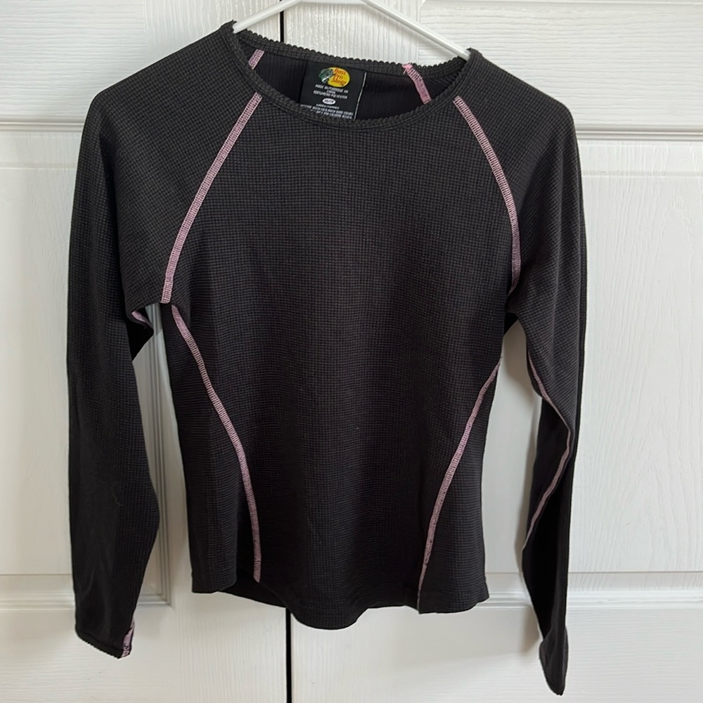 Bass Pro Shops black + pink thermal undershirt in women’s XS